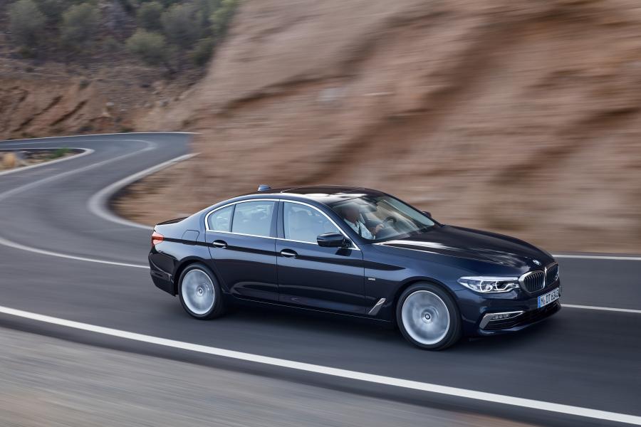  BMW 530d xDrive Sedan Luxury Line 2017 года  (WW) (фото 52 из 61)